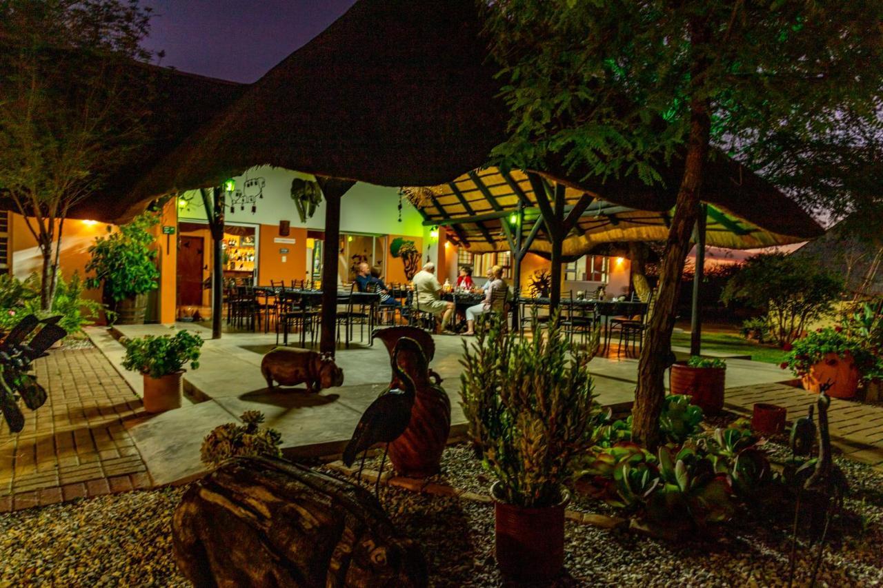 Lion'S Den Guesthouse Otjiwarongo Exterior foto
