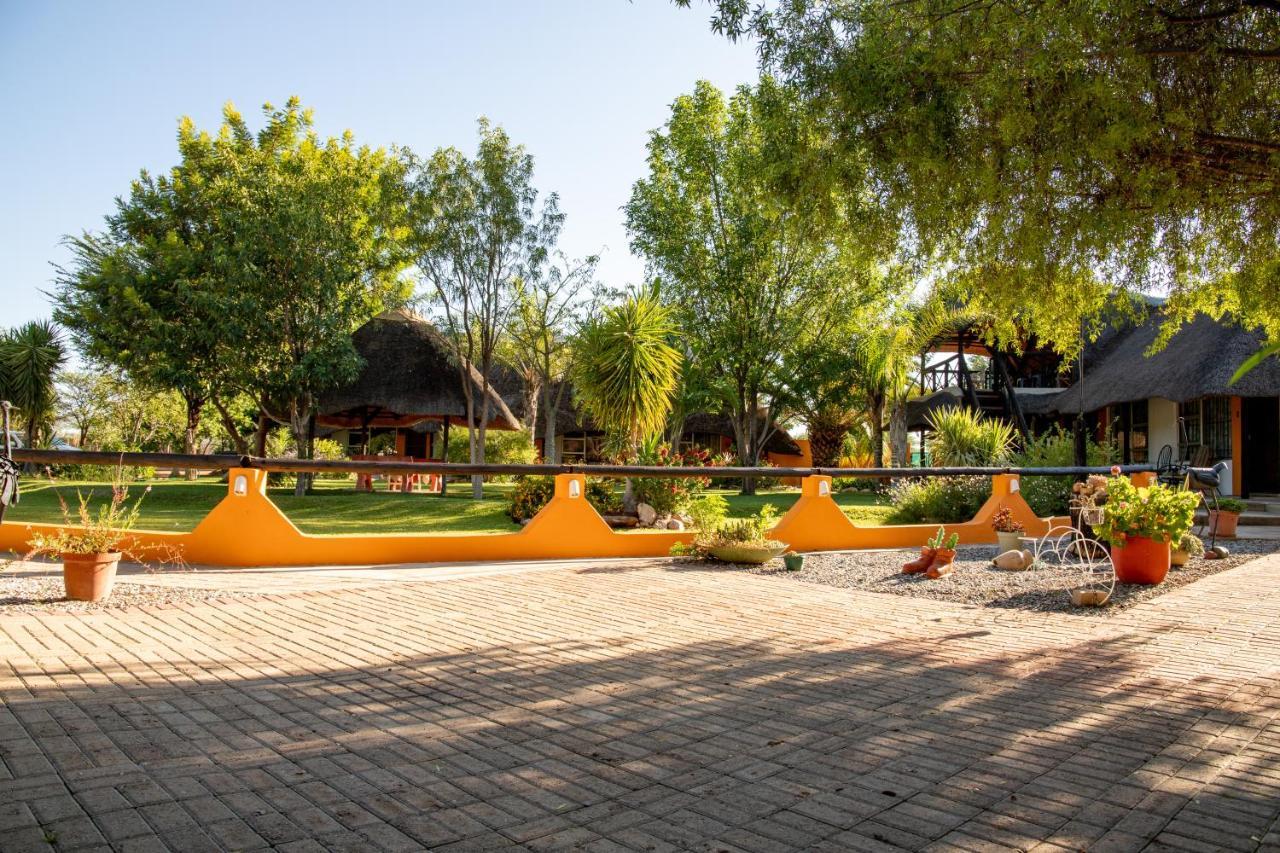 Lion'S Den Guesthouse Otjiwarongo Exterior foto